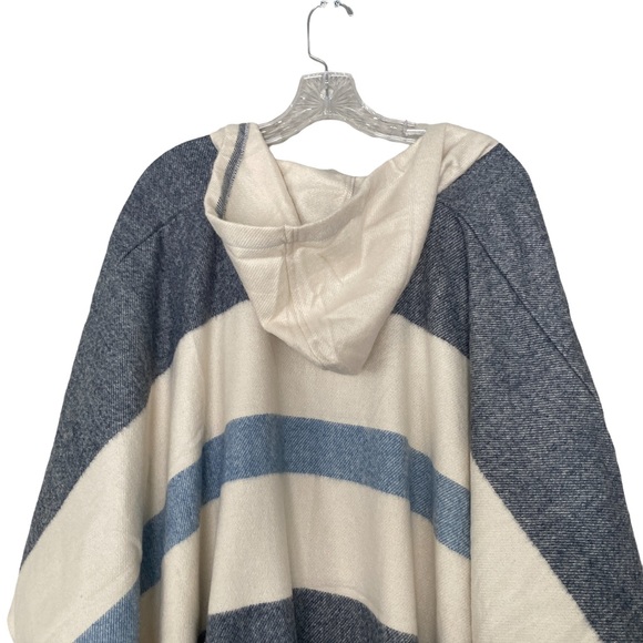 VINCE CAMUTO Colorblock Hooded Poncho - Picture 5 of 15